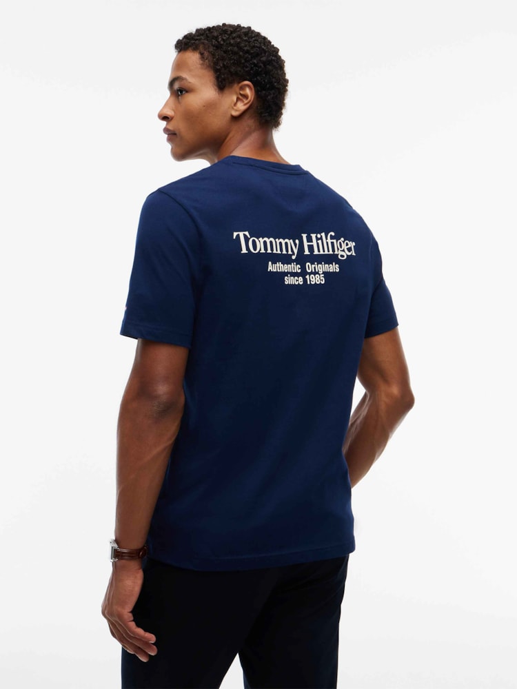 Camiseta Gola C com Logo nas Costas