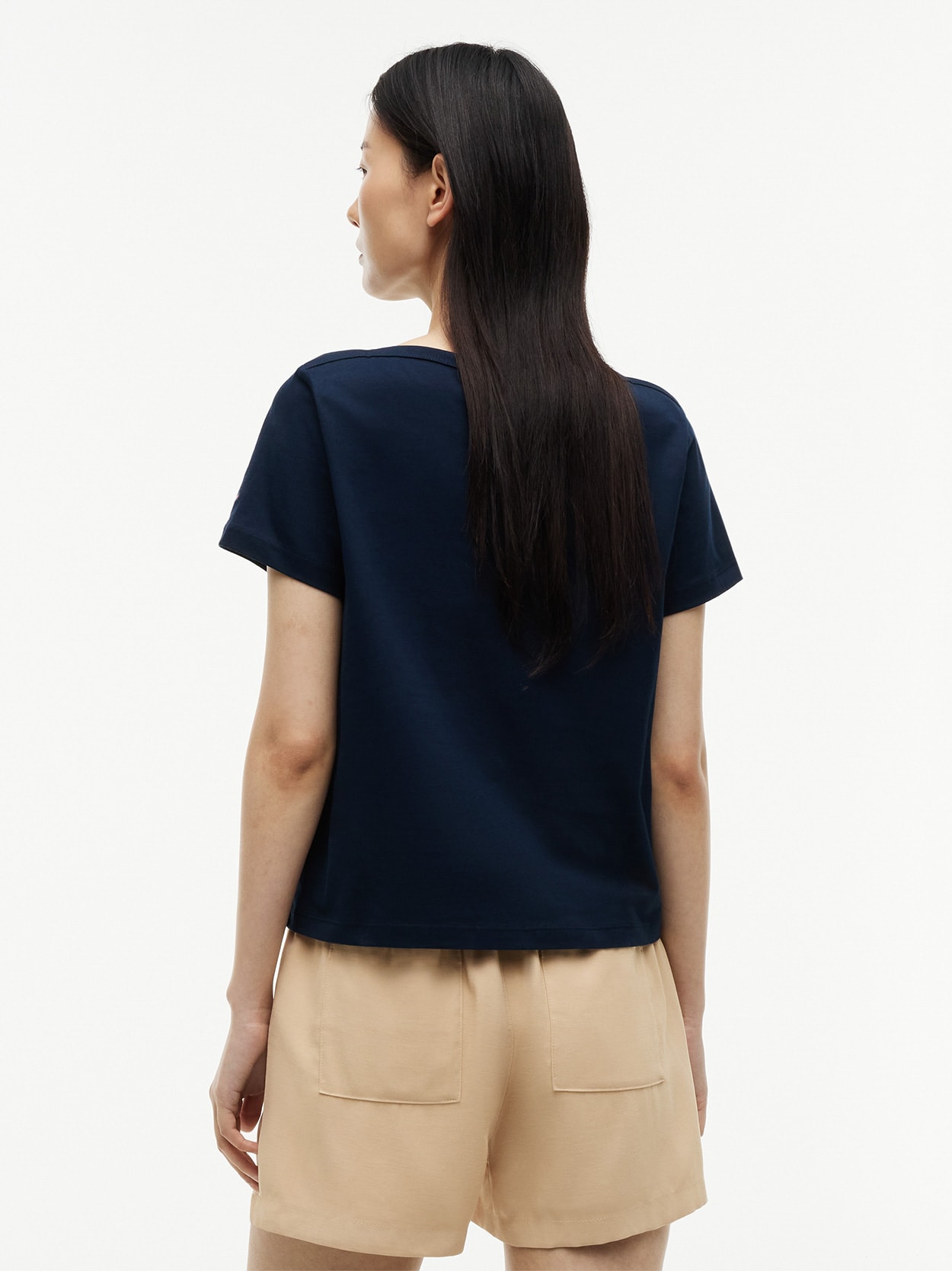Camiseta Gola Canoa e Logo em Lurex