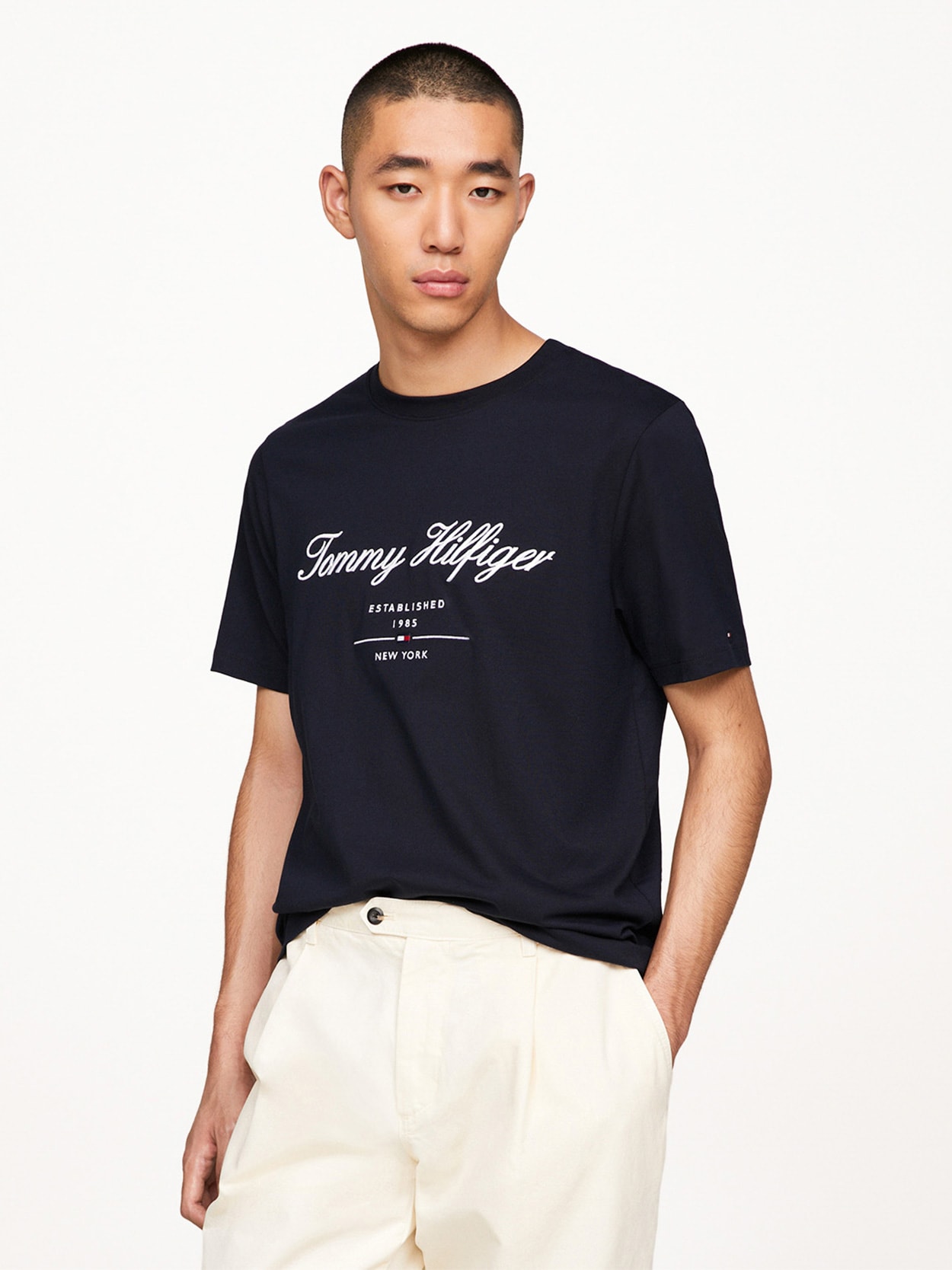 Camiseta Logo Cursivo Bordado