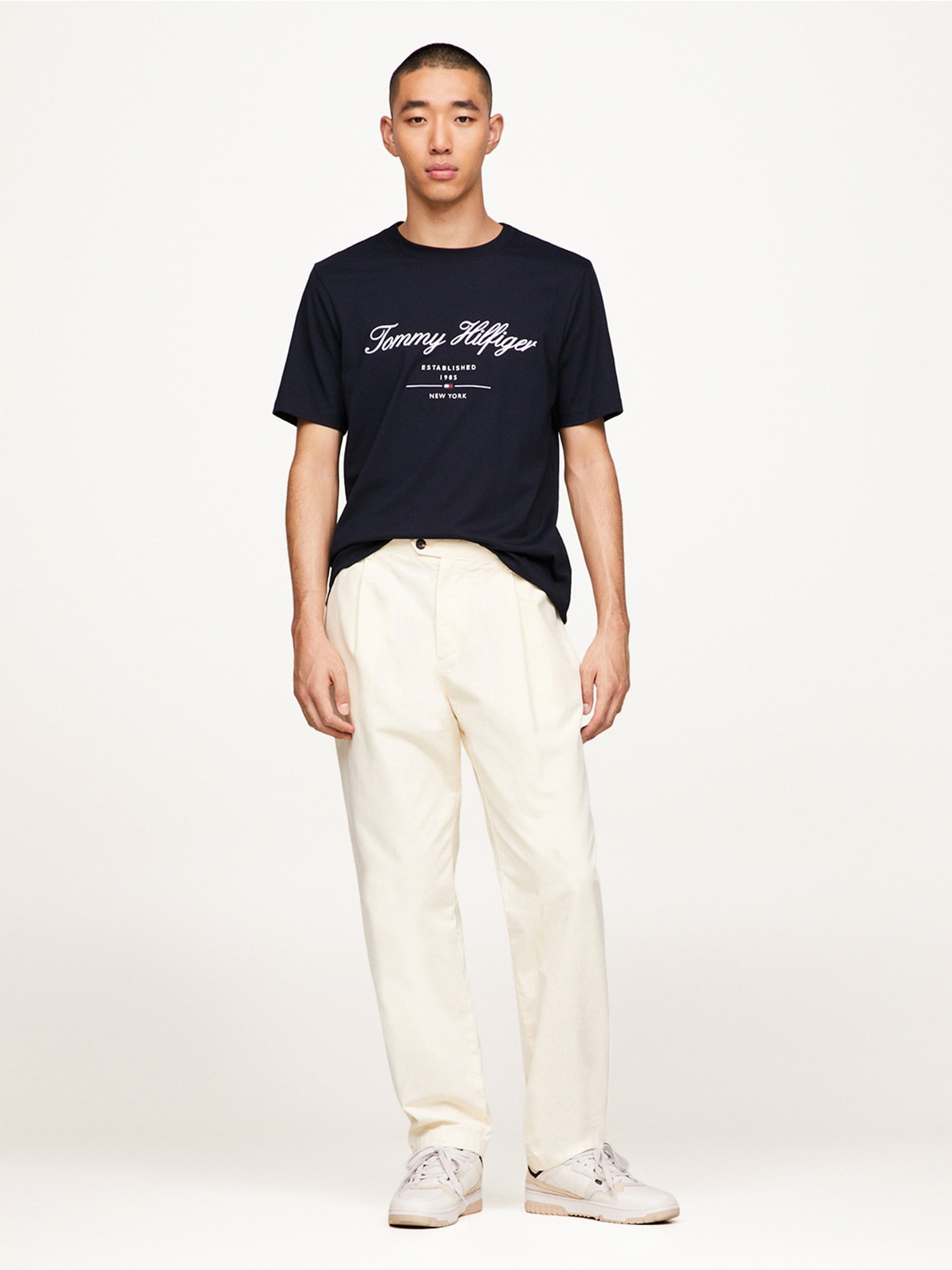 Camiseta Logo Cursivo Bordado