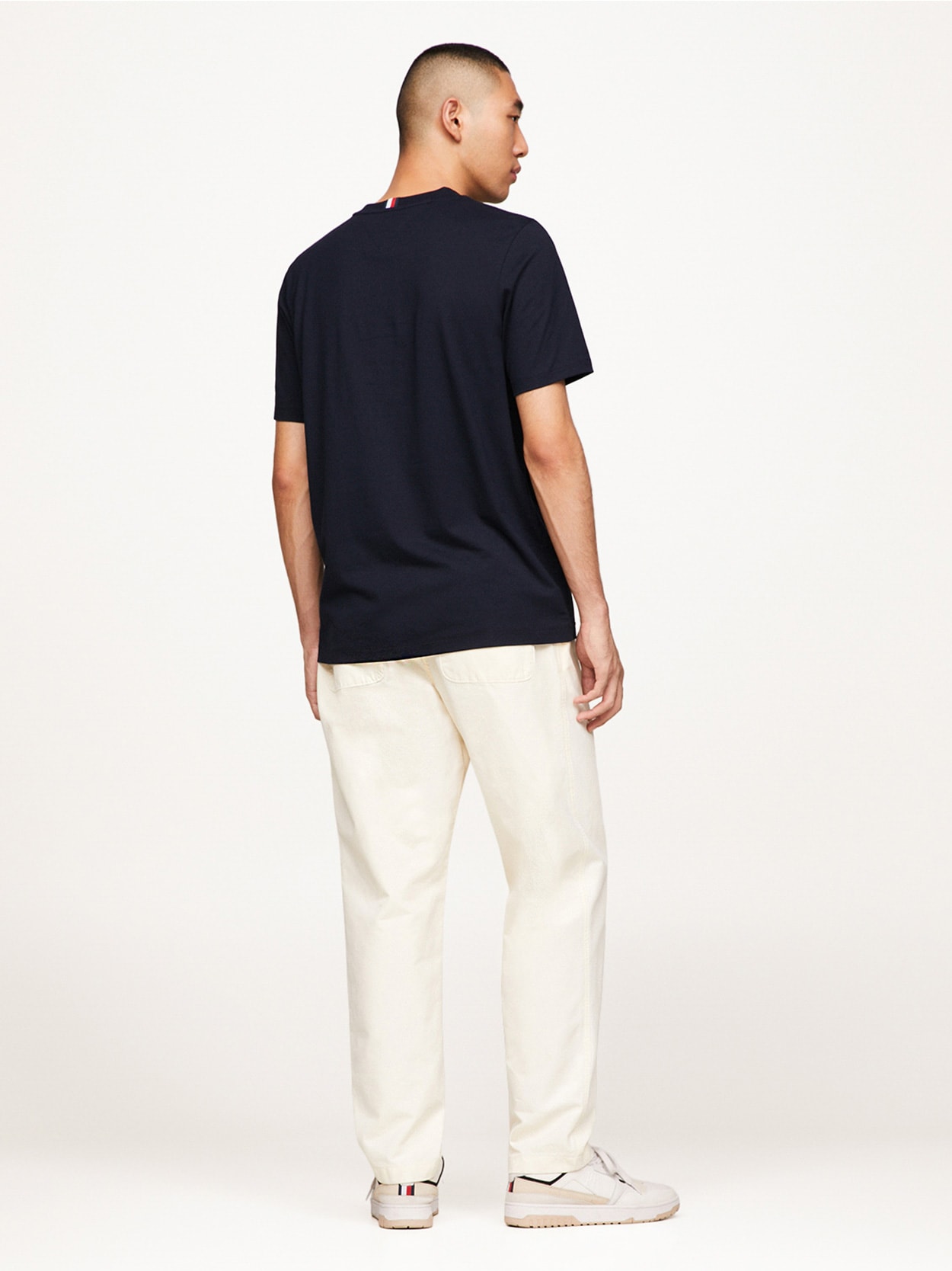 Camiseta Logo Cursivo Bordado