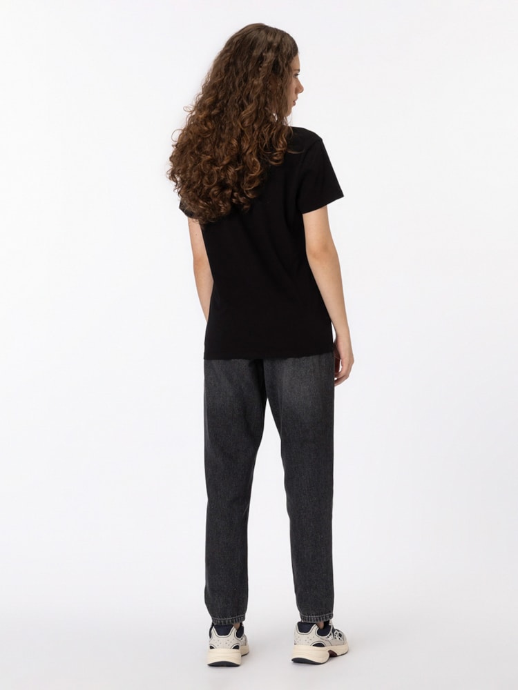 Camiseta Regular Essential com logo silkada