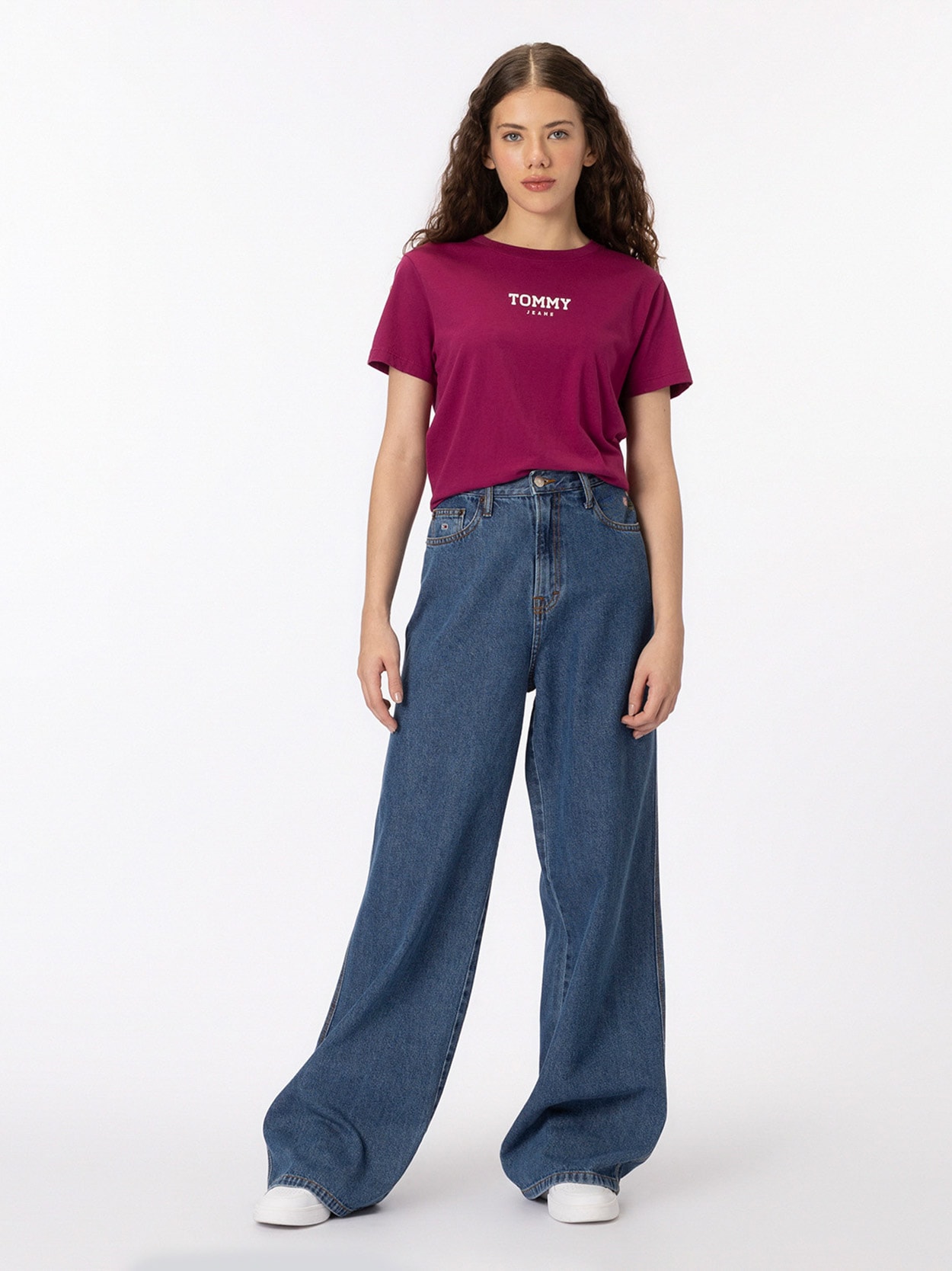 Camiseta Regular Essential com logo silkada