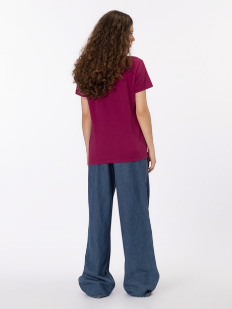 Camiseta Regular Essential com logo silkada