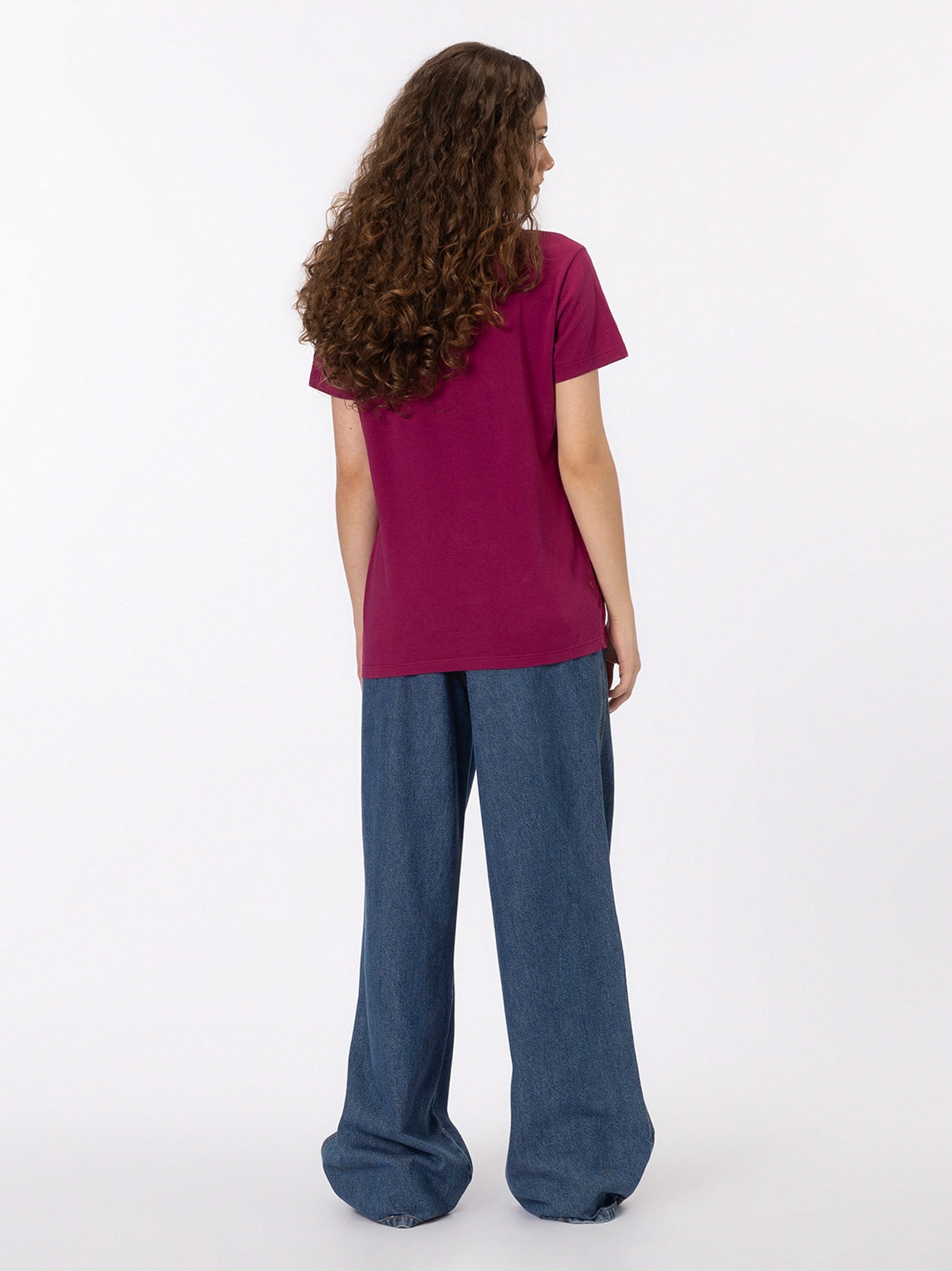 Camiseta Regular Essential com logo silkada
