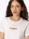 Camiseta Regular Essential com logo silkada
