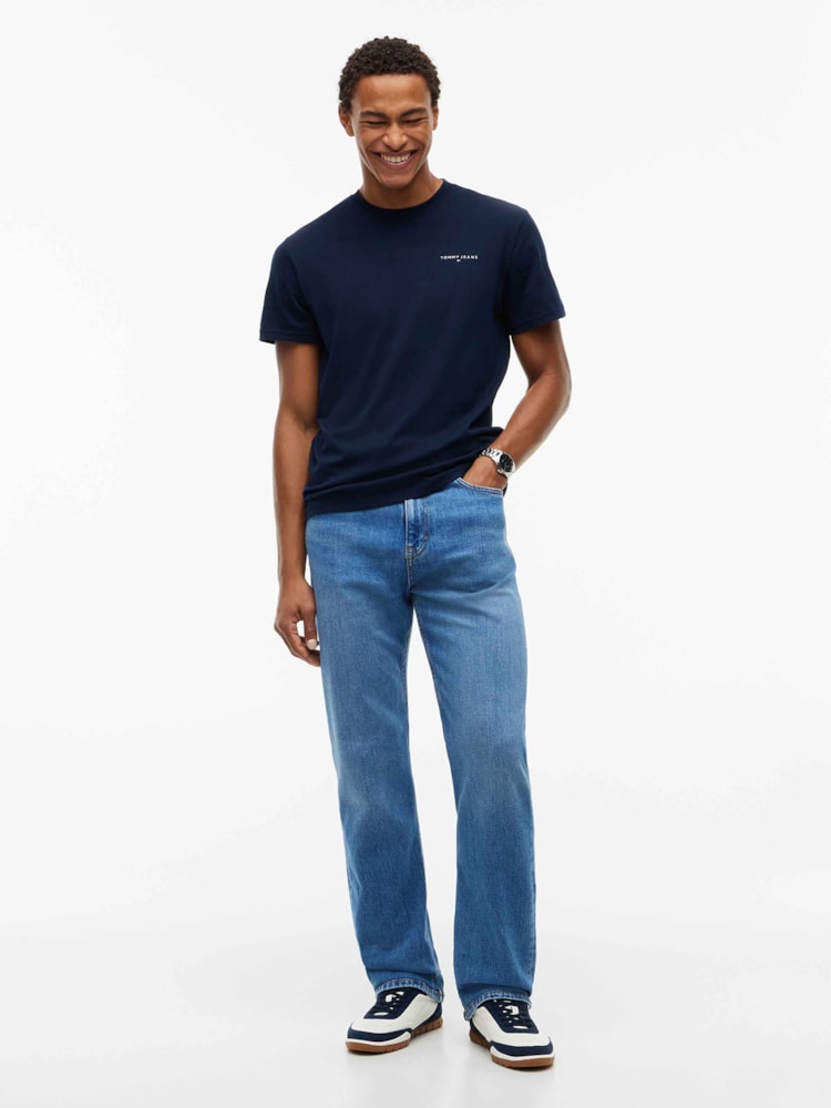 Camiseta Slim com Gola Redonda e Logo Linear
