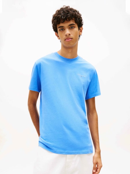Camiseta Slim com Gola Redonda e Logo Linear