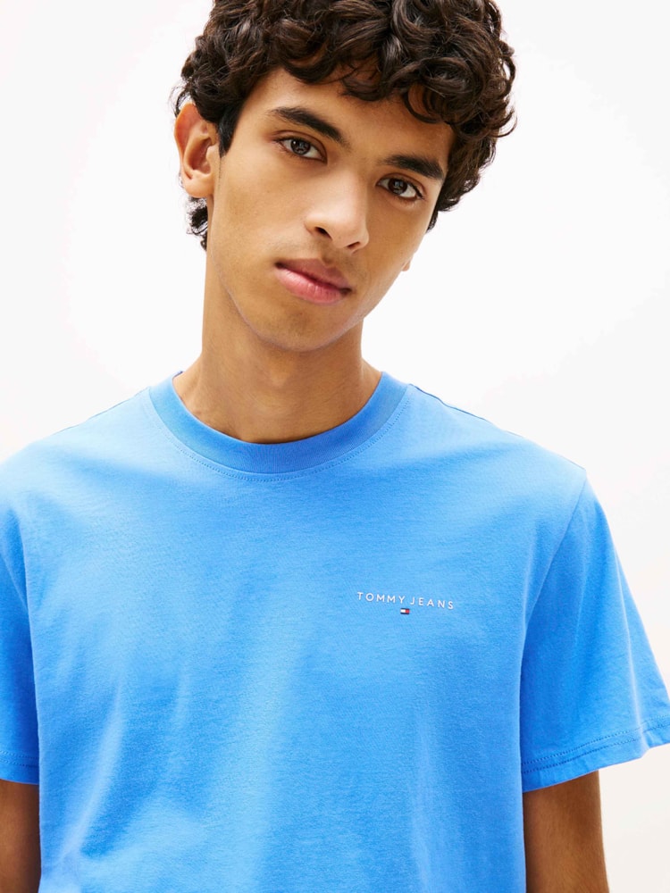 Camiseta Slim com Gola Redonda e Logo Linear