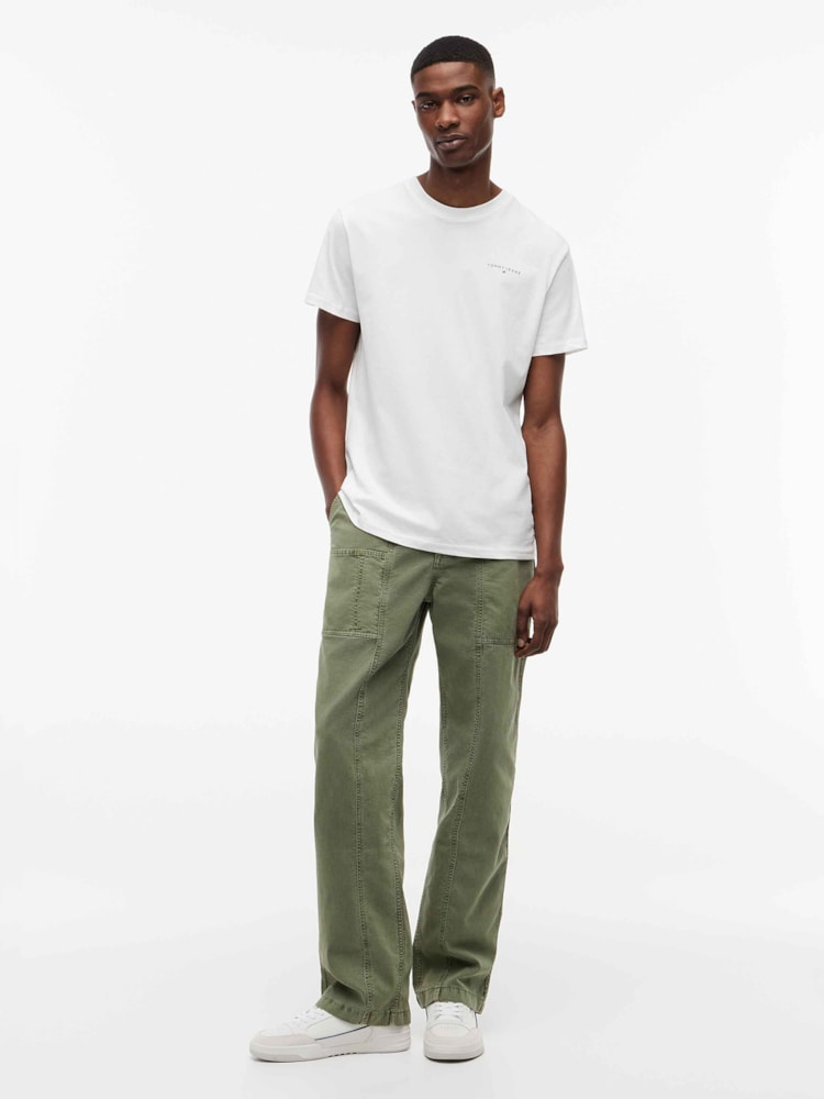 Camiseta Slim com Gola Redonda e Logo Linear