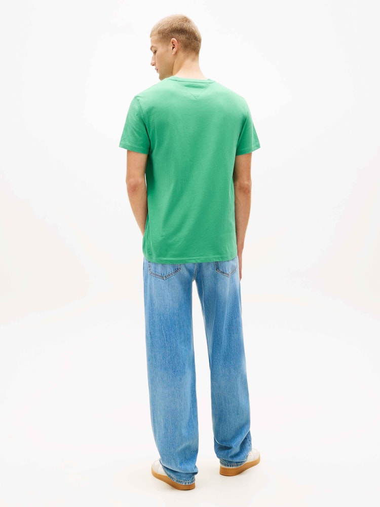 Camiseta Slim com Gola Redonda e Logo Linear
