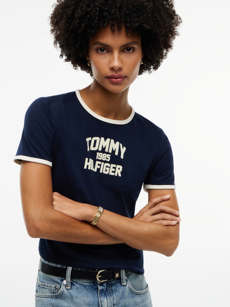 Camiseta Slim com Logo Varsity Flocado