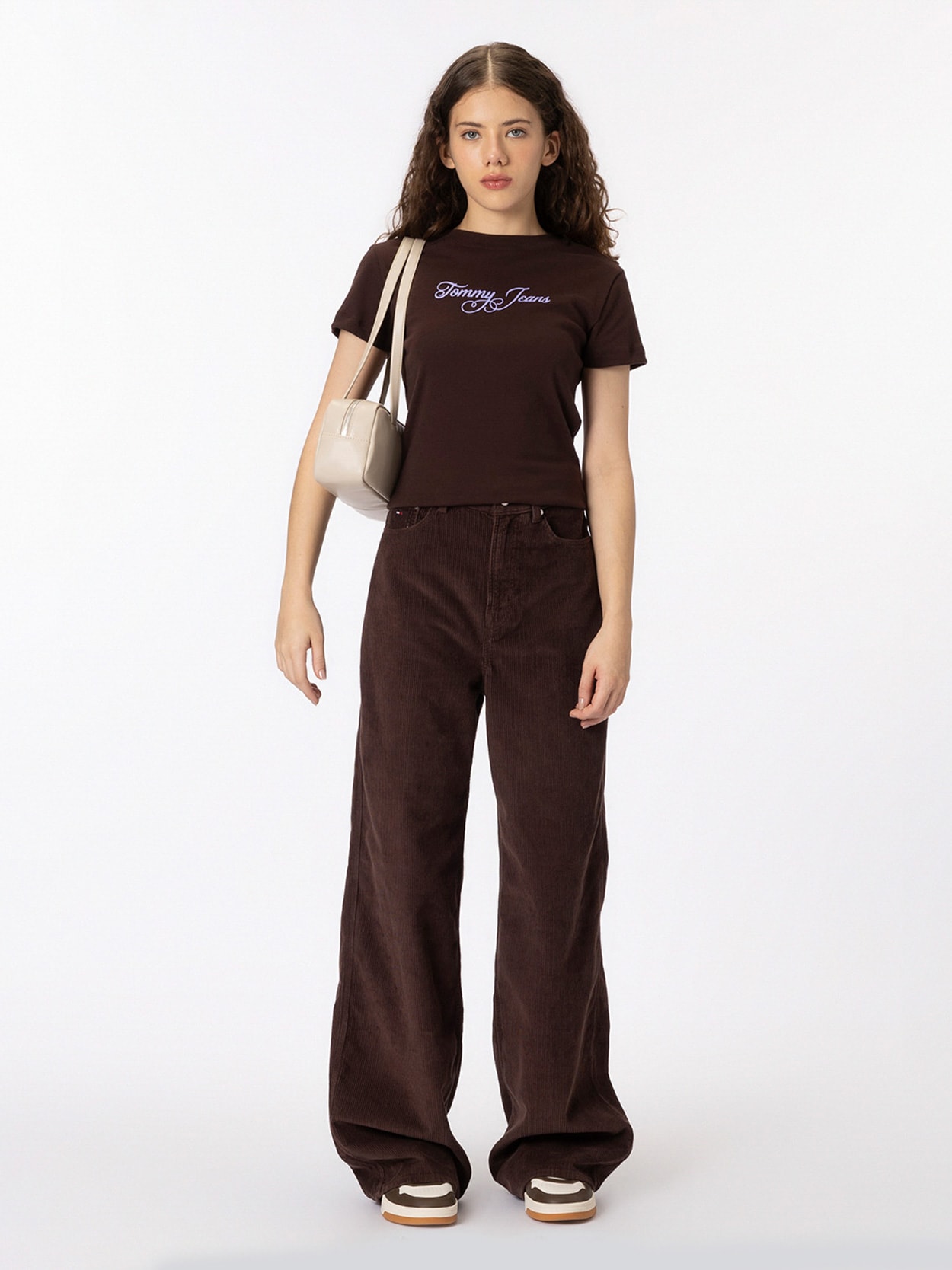 Camiseta Slim de ribana com Logo cursivo 
