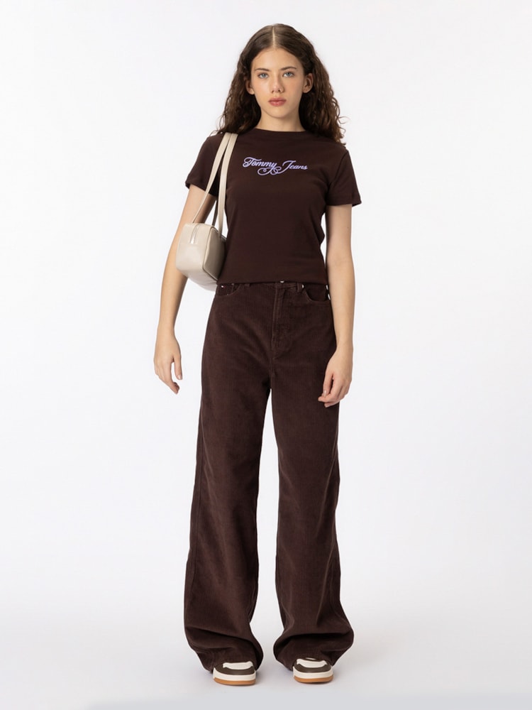 Camiseta Slim de ribana com Logo cursivo 
