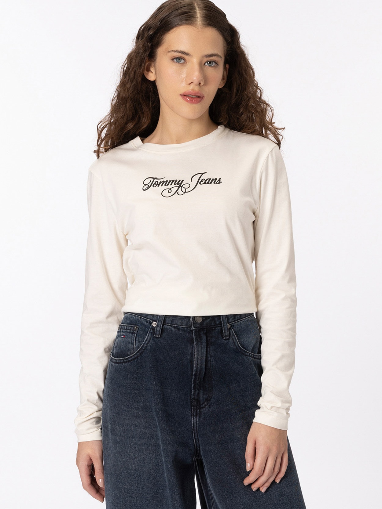 Camiseta Slim Essential com logo cursivo
