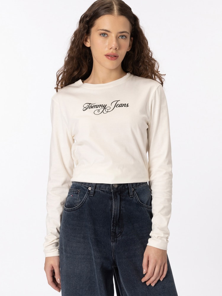 Camiseta Slim Essential com logo cursivo