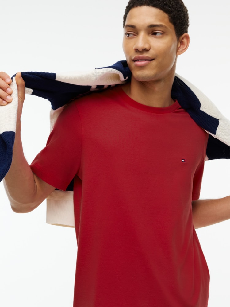 Camiseta Tommy Hilfiger em Algodão Pima com Gola C
