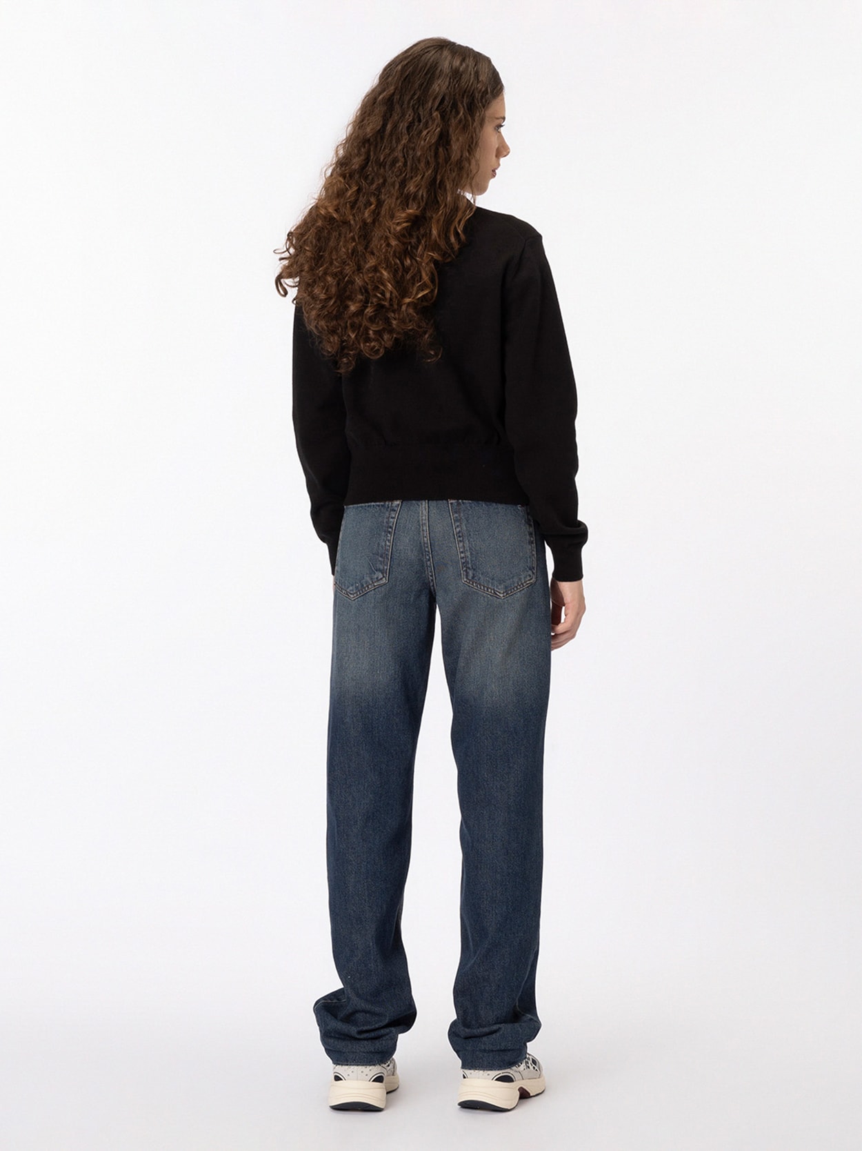 Cardigan com Fehamento de Botão e Logo Bordado