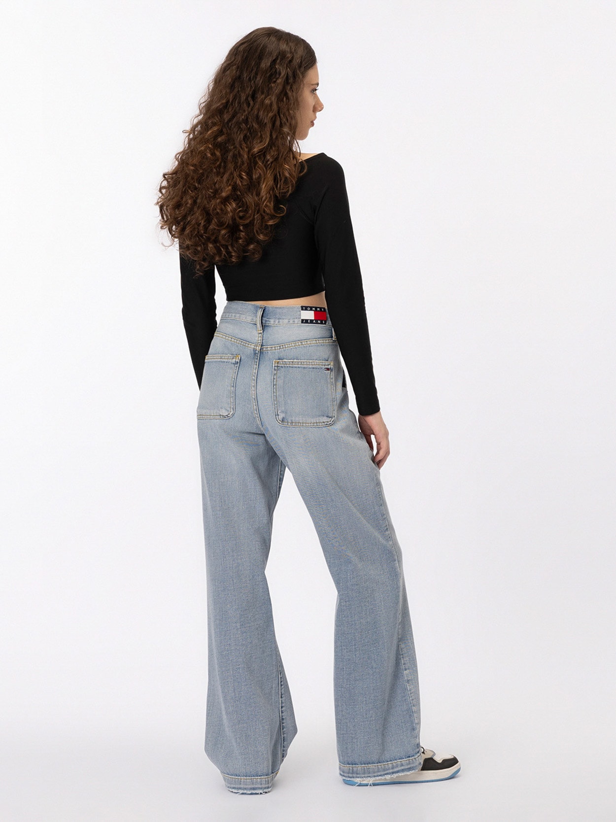 Cropped tommy jeans ombro a ombro com aplicação metalizada