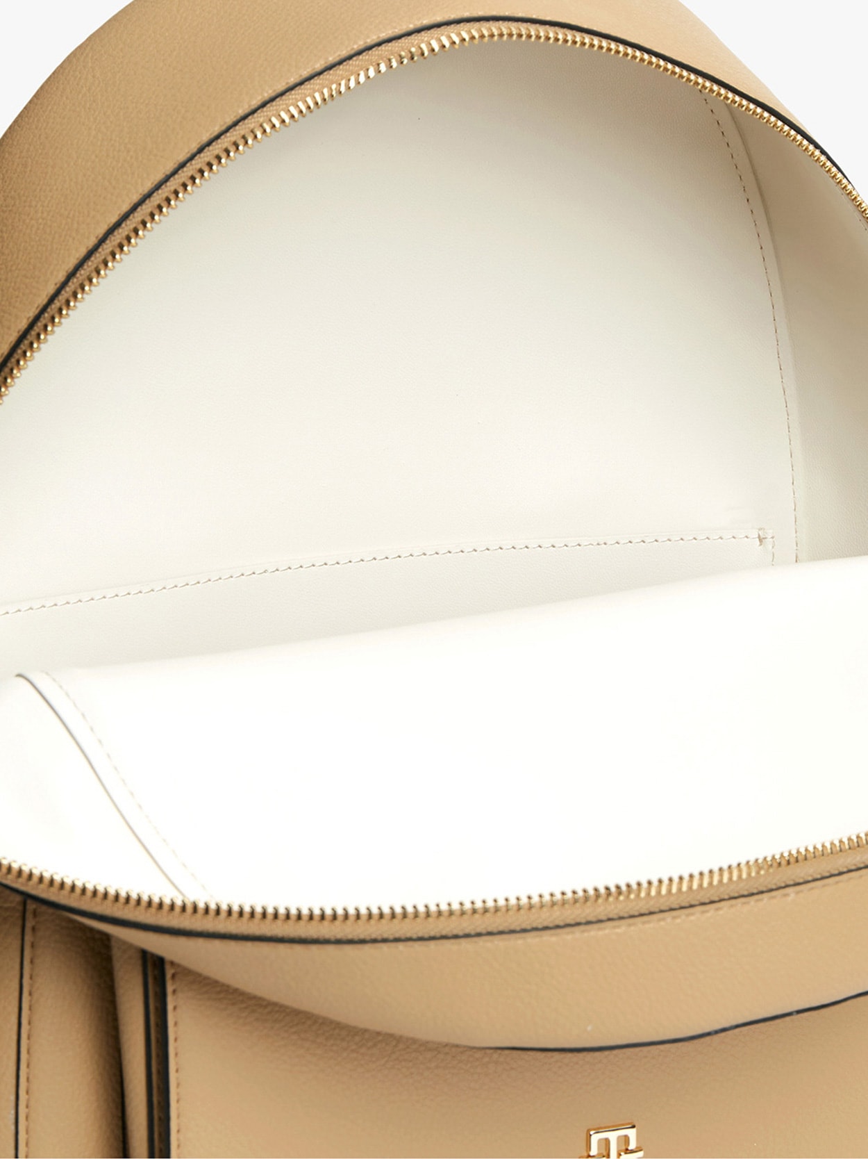 Mochila Hilfiger Icon Dome com Bolso Frontal