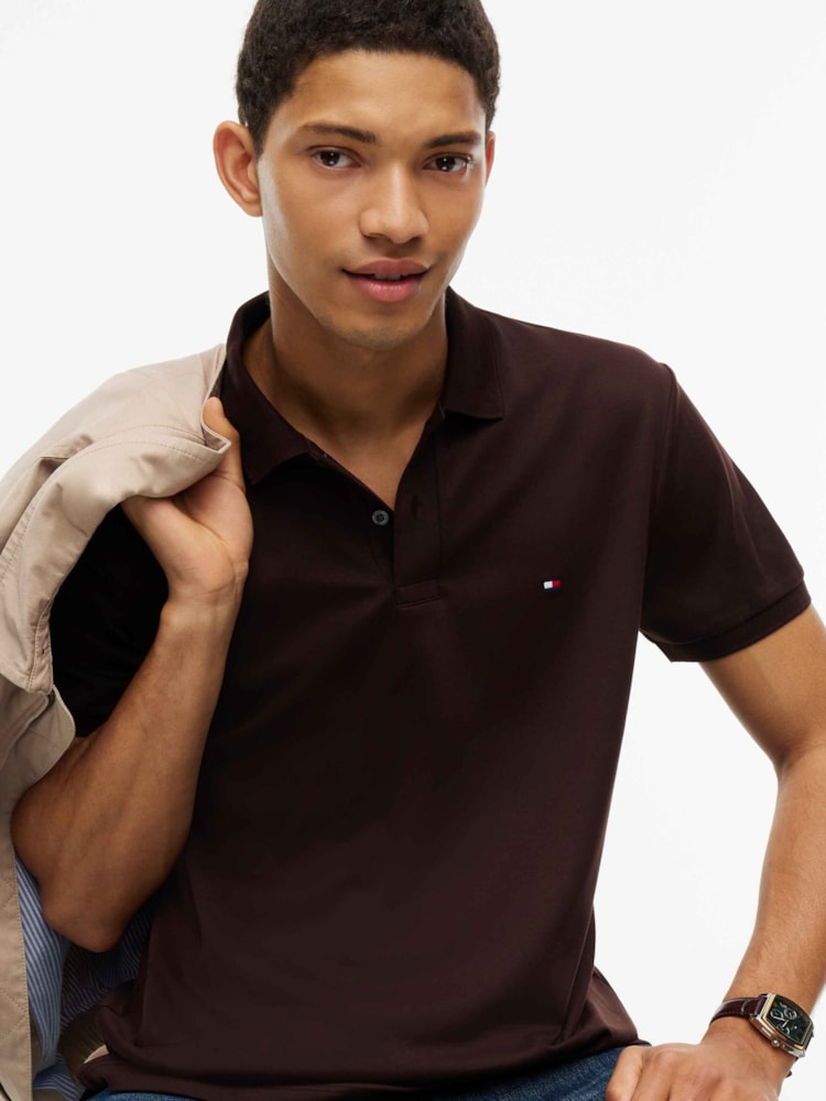 Polo de Modelagem Regular com Bordado da Bandeira