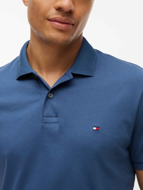 Polo de Modelagem Regular com Bordado da Bandeira
