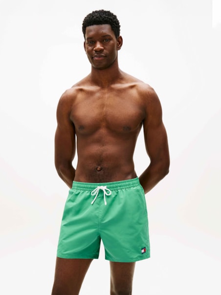 Short Médio Cordão de Ajuste Liso