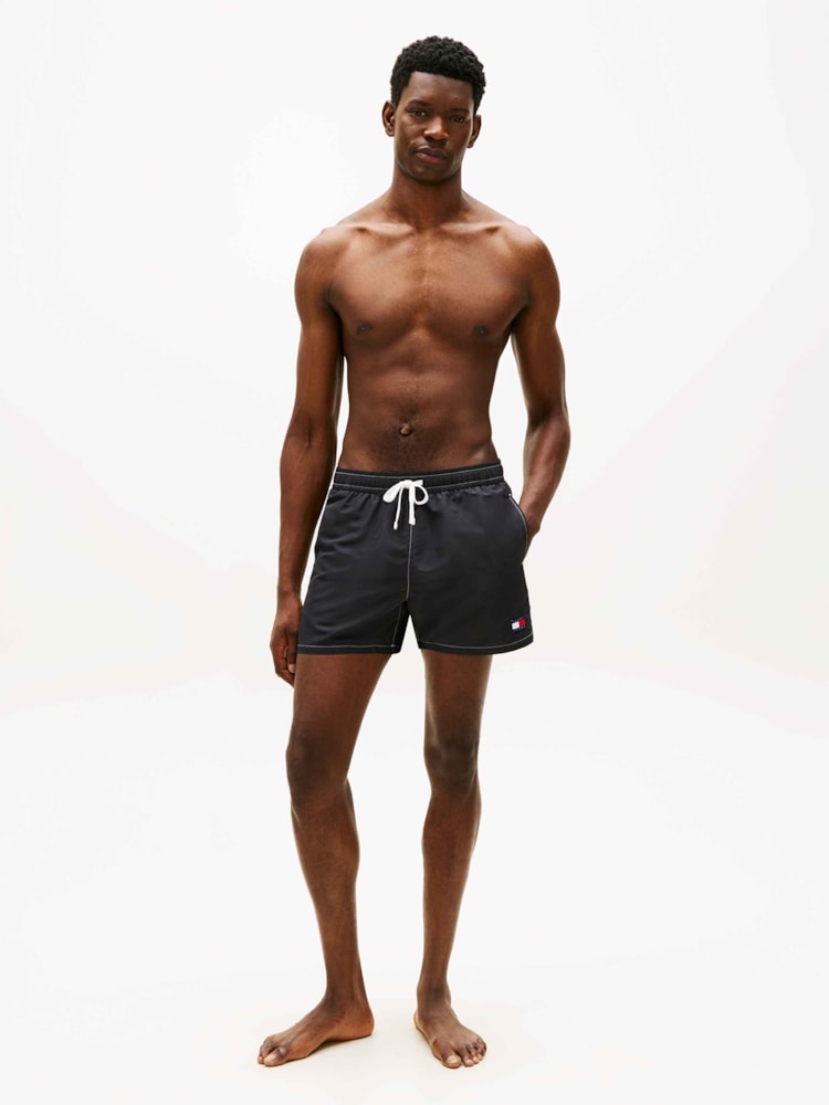 Short Médio Cordão de Ajuste Liso