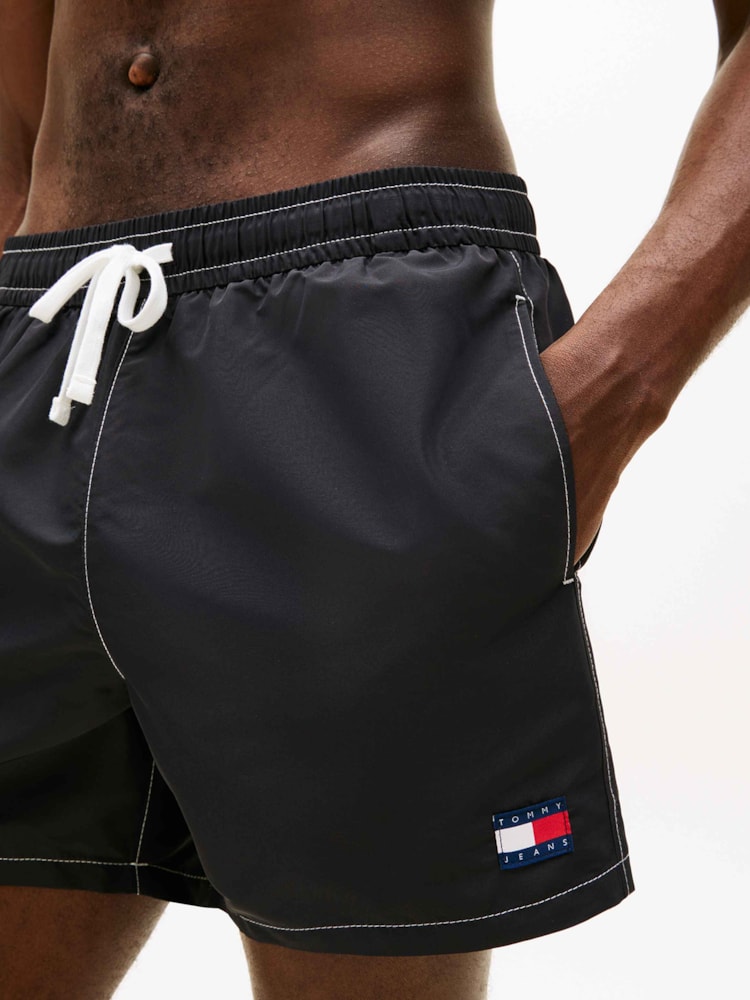 Short Médio Cordão de Ajuste Liso
