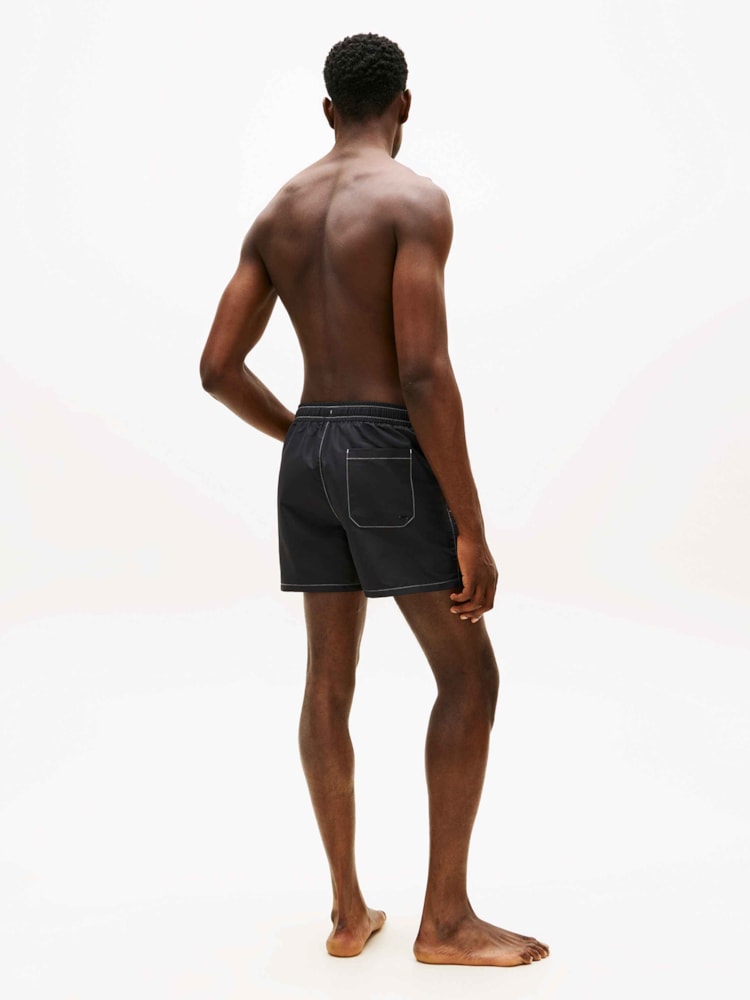 Short Médio Cordão de Ajuste Liso