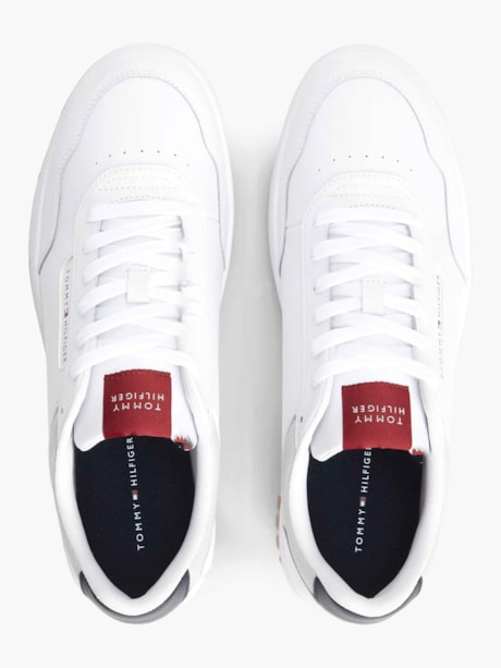 Tênis Basketball com Solado Cleat e Couro