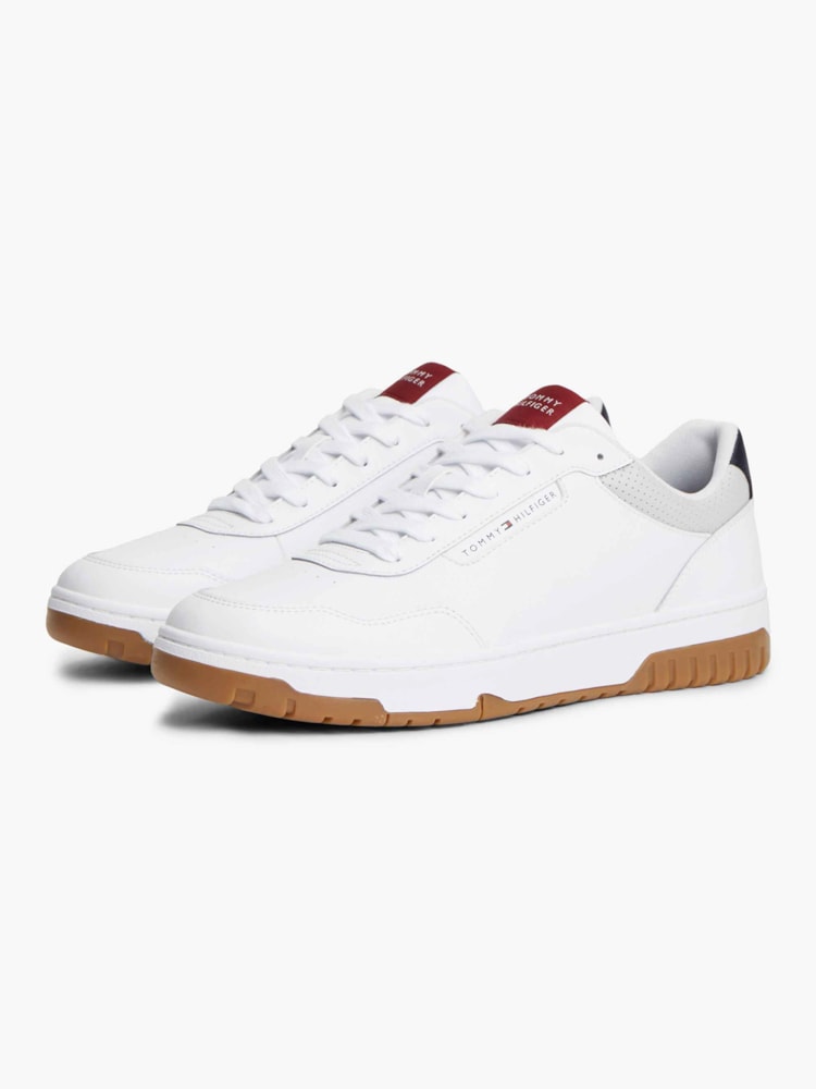 Tênis Basketball com Solado Cleat e Couro