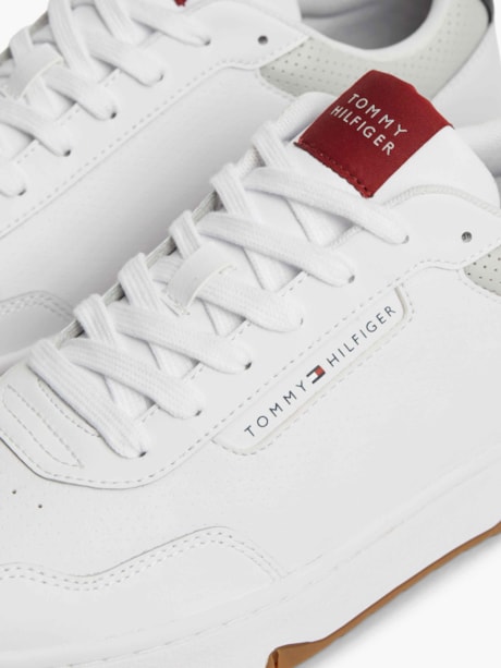 Tênis Basketball com Solado Cleat e Couro
