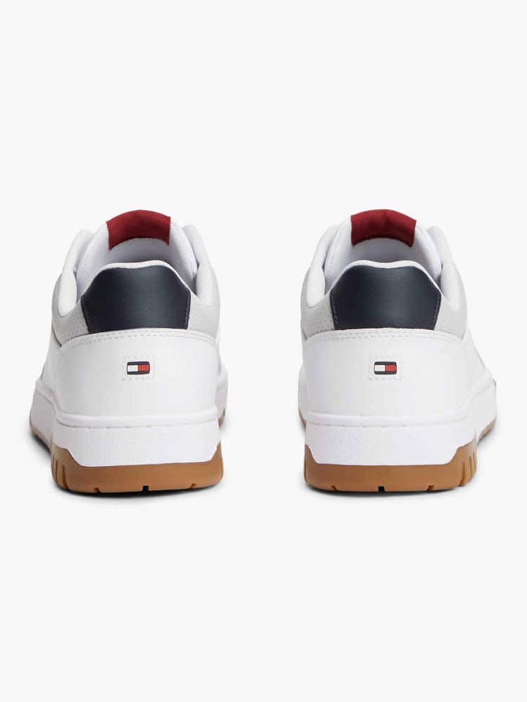 Tênis Basketball com Solado Cleat e Couro