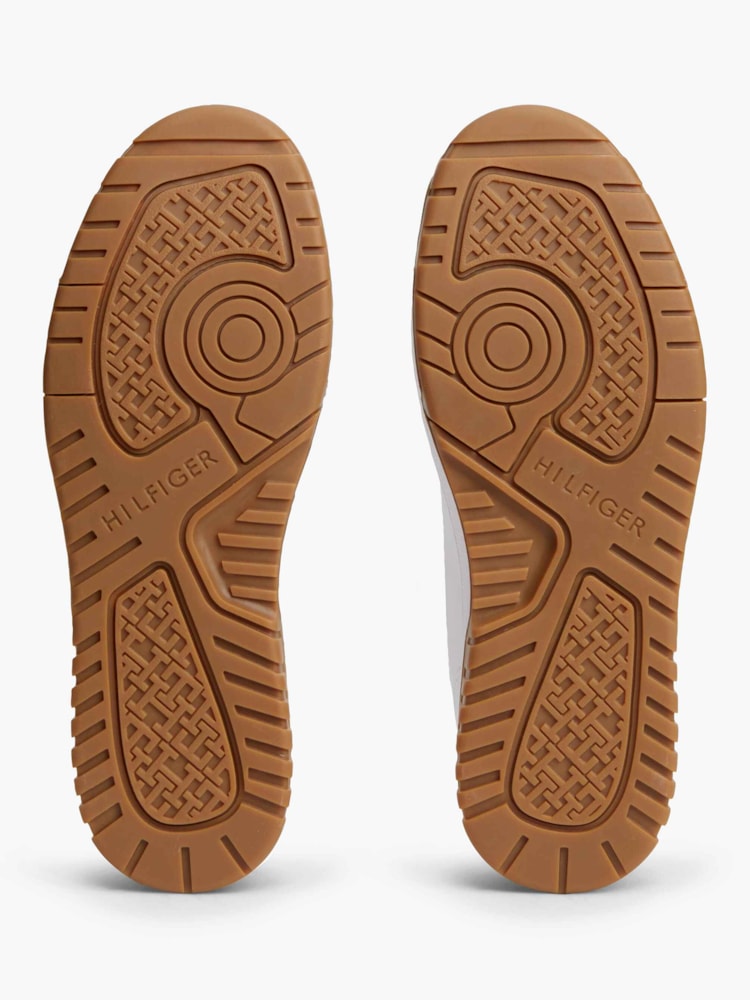 Tênis Basketball com Solado Cleat e Couro
