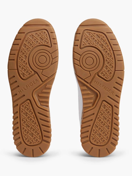 Tênis Basketball com Solado Cleat e Couro